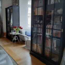 Vitrine, Massivholz schwarz gebeizt